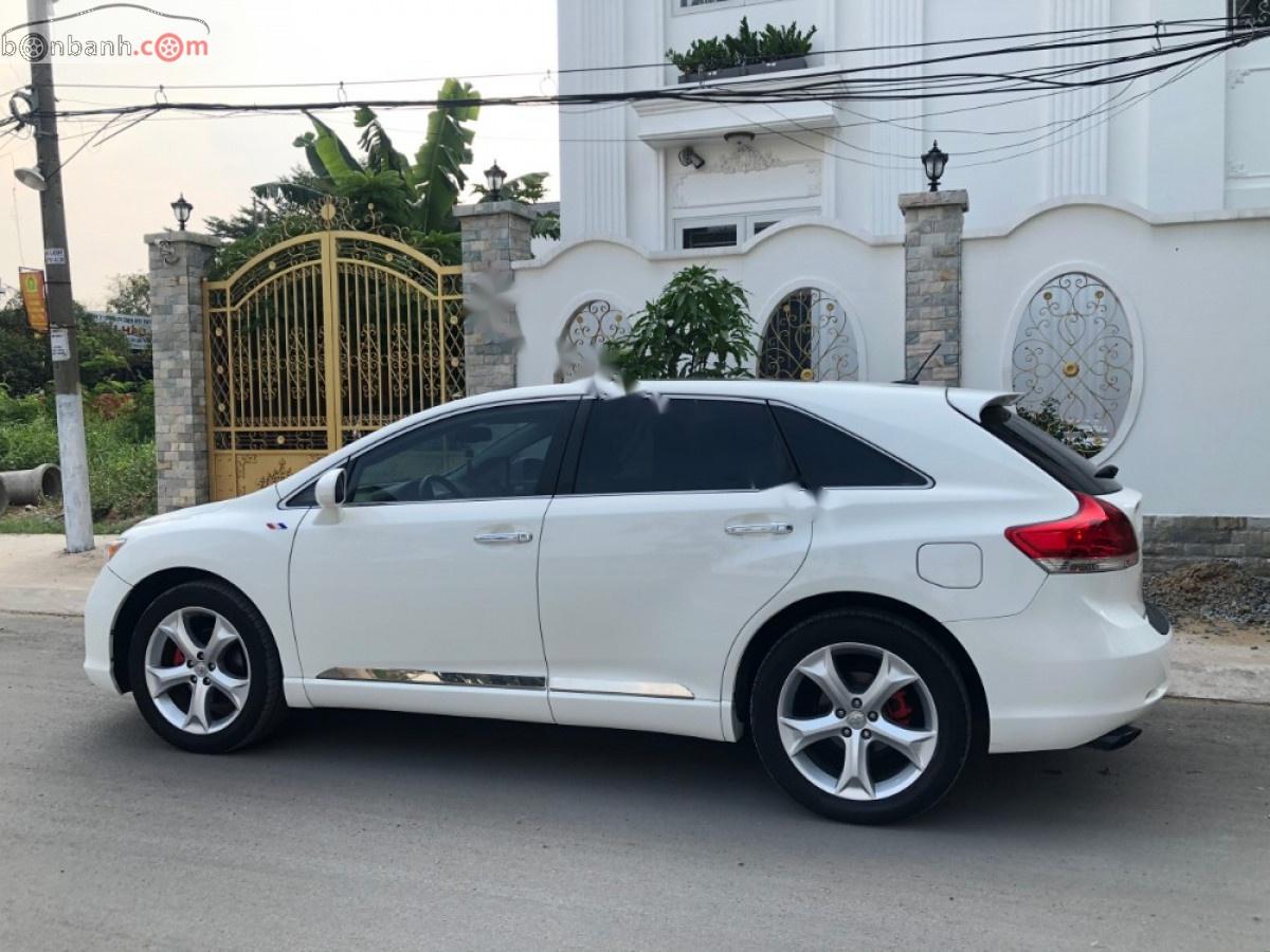 Toyota Venza AT 2010 - Bán ô tô Toyota Venza AT sản xuất 2010, màu trắng, nhập khẩu nguyên chiếc xe gia đình