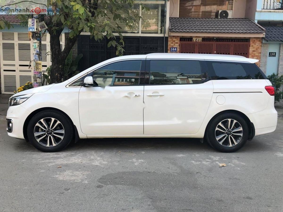 Kia Sedona 2016 - Bán xe Kia Sedona 3.3L GATH năm sản xuất 2016, màu trắng, xe gia đình