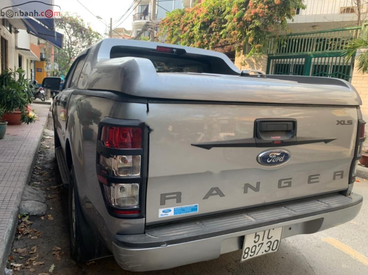 Ford Ranger XLS 2.2L 2017 - Cần bán Ford Ranger XLS 2.2L sản xuất năm 2017, màu bạc, xe nhập