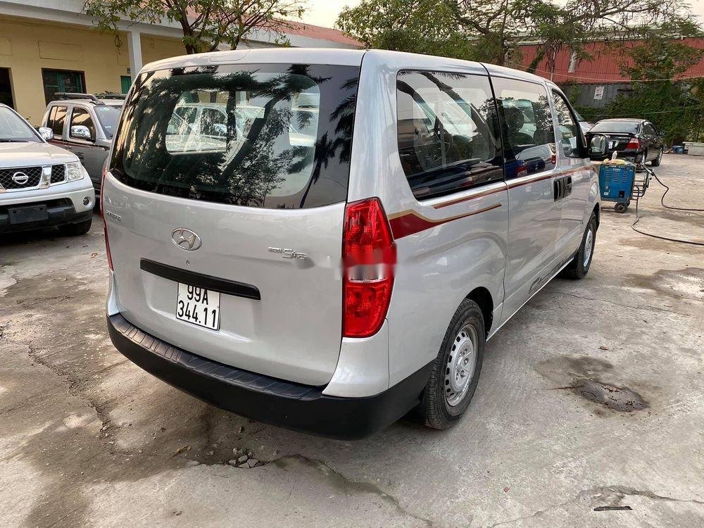 Hyundai Starex 2007 - Bán Hyundai Starex sản xuất năm 2007, màu bạc, xe nhập chính chủ, giá tốt