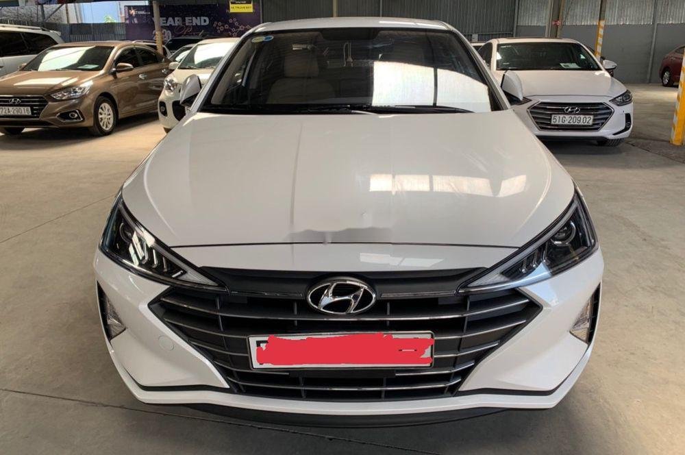 Hyundai Elantra  MT 2019 - Bán ô tô Hyundai Elantra MT đời 2019, màu trắng số sàn, giá chỉ 548 triệu