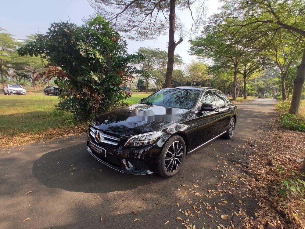 Mercedes-Benz C class C200  2019 - Cần bán xe Mercedes C200 sản xuất 2019, màu đen số tự động