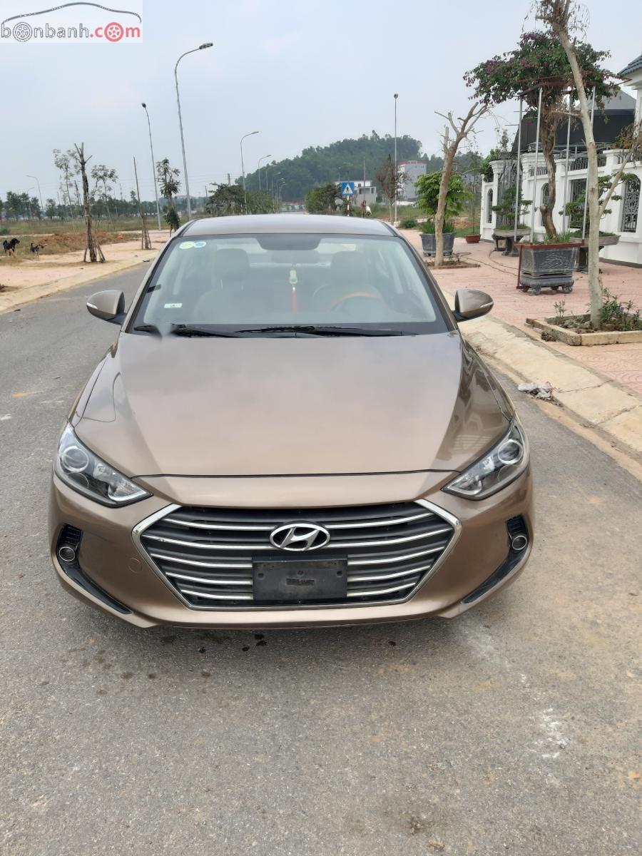 Hyundai Elantra 1.6 MT 2017 - Cần bán xe Hyundai Elantra 1.6 MT năm 2017 xe gia đình, giá tốt