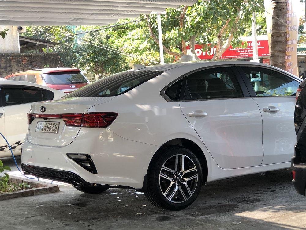 Kia Cerato 2019 - Cần bán gấp Kia Cerato sản xuất năm 2019, màu trắng xe gia đình, 640tr