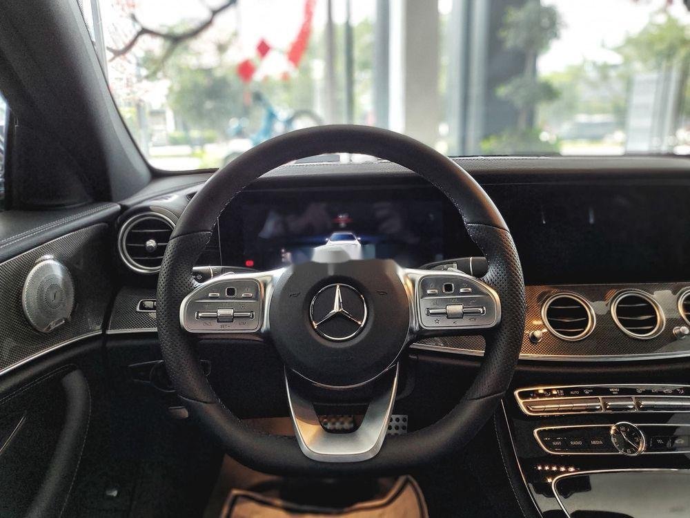 Mercedes-Benz E class   E300  2019 - Cần bán lại xe Mercedes E300 sản xuất năm 2019, màu đen