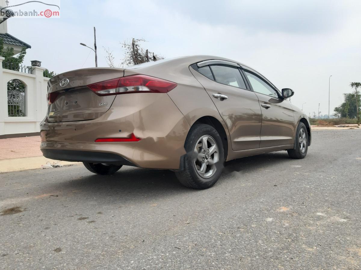 Hyundai Elantra 1.6 MT 2017 - Cần bán xe Hyundai Elantra 1.6 MT năm 2017 xe gia đình, giá tốt