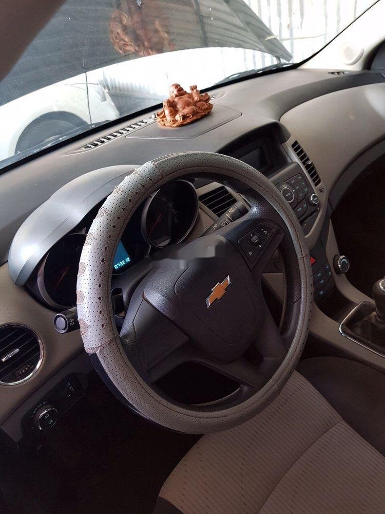 Chevrolet Cruze 2015 - Xe Chevrolet Cruze đời 2015, màu đen xe gia đình, giá chỉ 335 triệu