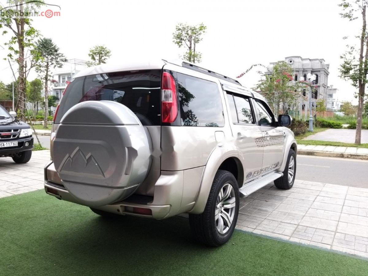 Ford Everest 2.5L 4x4 MT 2011 - Cần bán Ford Everest 2.5L 4x4 MT sản xuất năm 2011, màu hồng