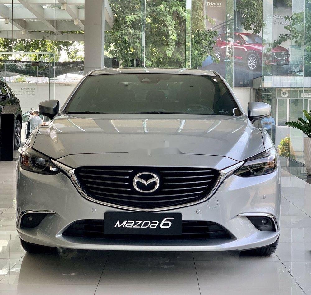 Mazda 6 2.5 Premium  2018 - Cần bán xe Mazda 6 2.5 Premium sản xuất năm 2018, màu bạc còn mới