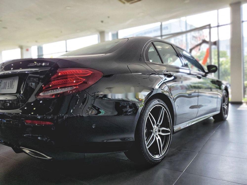 Mercedes-Benz E class   E300  2019 - Cần bán lại xe Mercedes E300 sản xuất năm 2019, màu đen