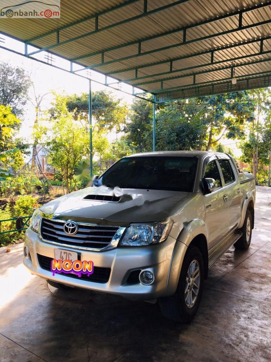 Toyota Hilux 2.5E 4x2 MT 2013 - Bán xe Toyota Hilux 2.5E 4x2 MT sản xuất 2013, màu bạc, nhập khẩu