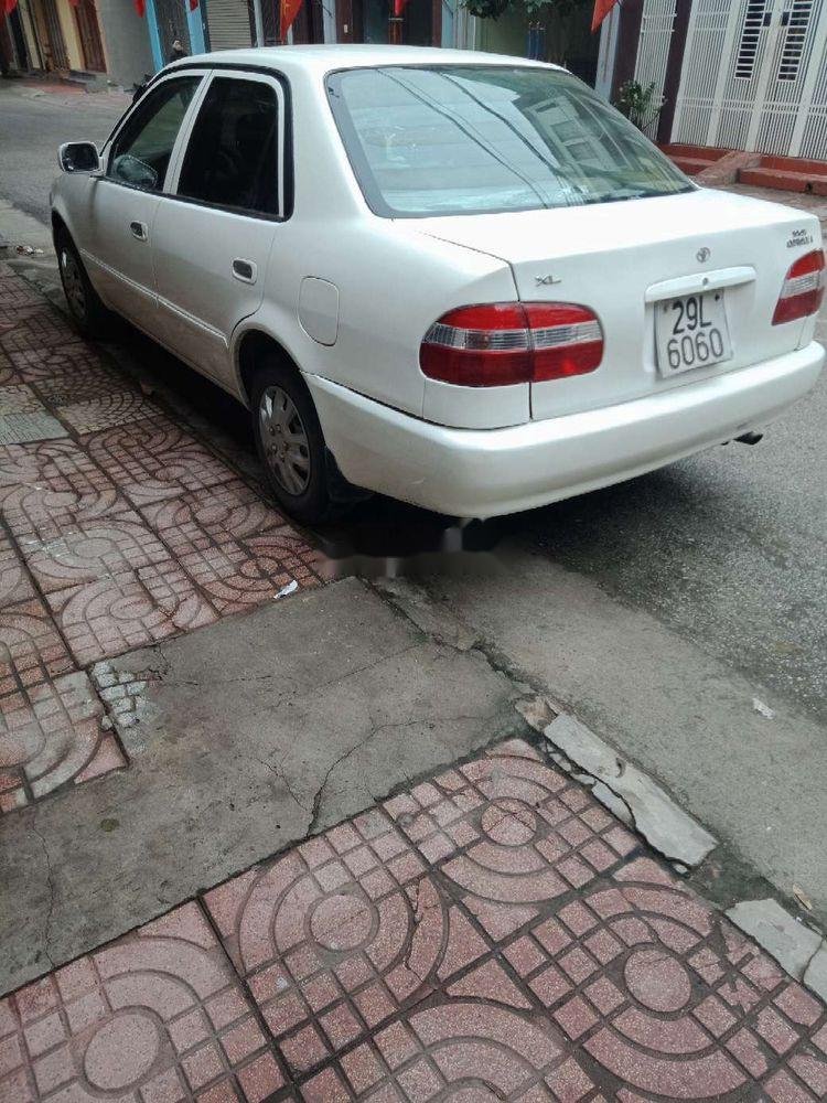 Toyota Corolla 1998 - Cần bán Toyota Corolla đời 1998, màu trắng xe gia đình, 90tr