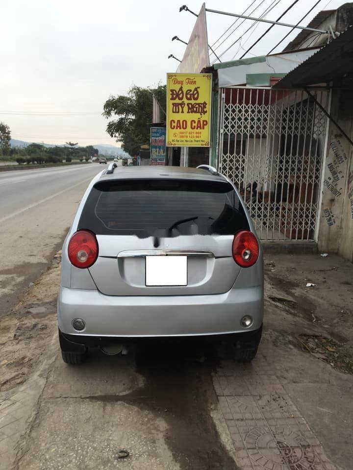 Chevrolet Spark 2010 - Cần bán gấp Chevrolet Spark sản xuất năm 2010, màu bạc