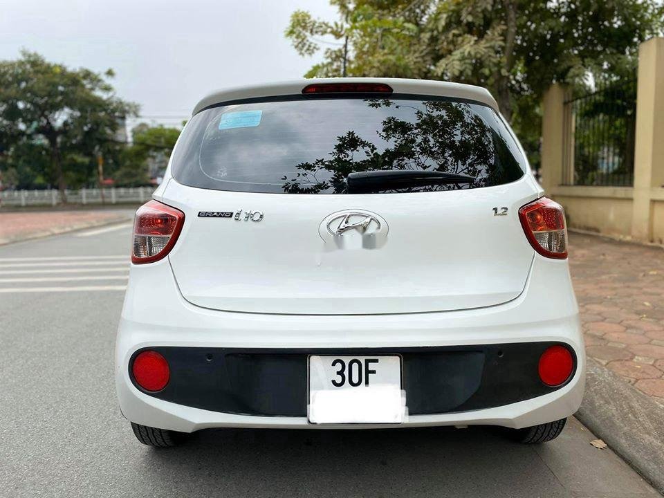 Hyundai Grand i10 2017 - Cần bán gấp Hyundai Grand i10 1.2 MT năm 2017, màu trắng, 355tr