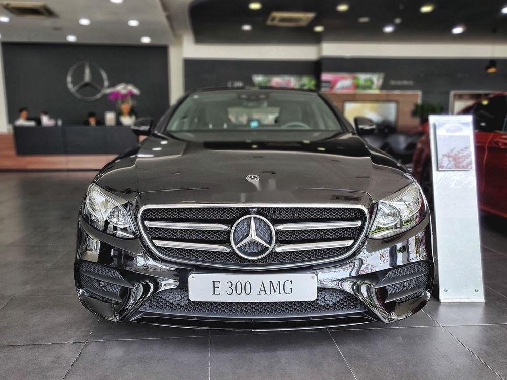 Mercedes-Benz E class   E300  2019 - Cần bán lại xe Mercedes E300 sản xuất năm 2019, màu đen