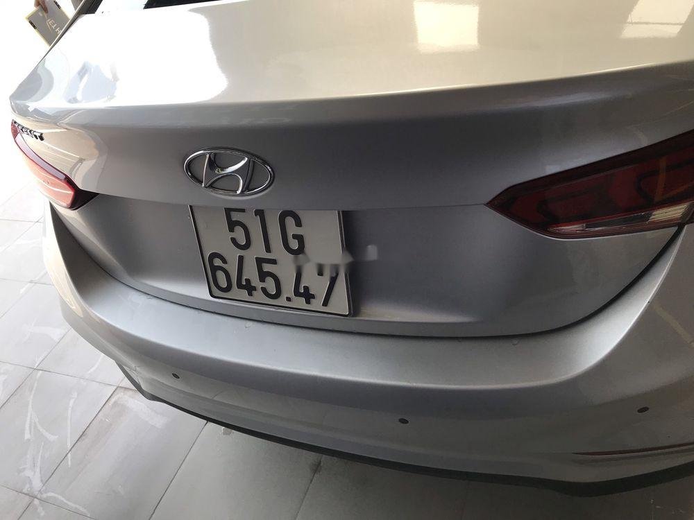 Hyundai Accent  1.4AT 2018 - Cần bán gấp Hyundai Accent 1.4AT năm sản xuất 2018, màu bạc số tự động, giá chỉ 496 triệu