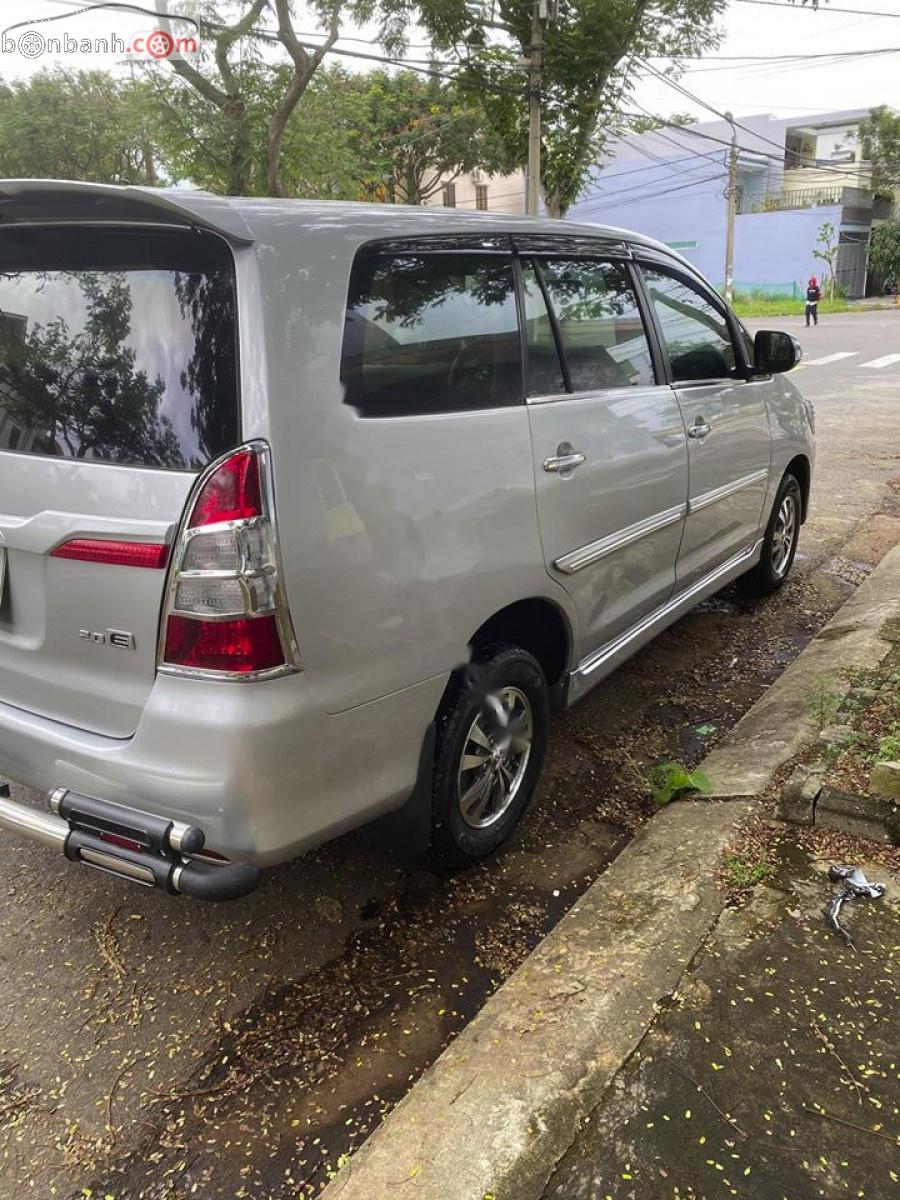 Toyota Innova 2014 - Cần bán Toyota Innova 2.0E MT đời 2014, màu bạc số sàn, 355 triệu