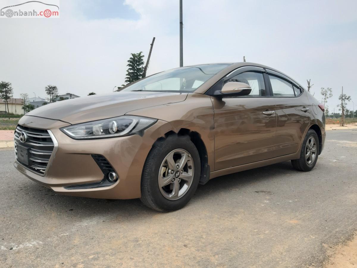 Hyundai Elantra 1.6 MT 2017 - Cần bán xe Hyundai Elantra 1.6 MT năm 2017 xe gia đình, giá tốt