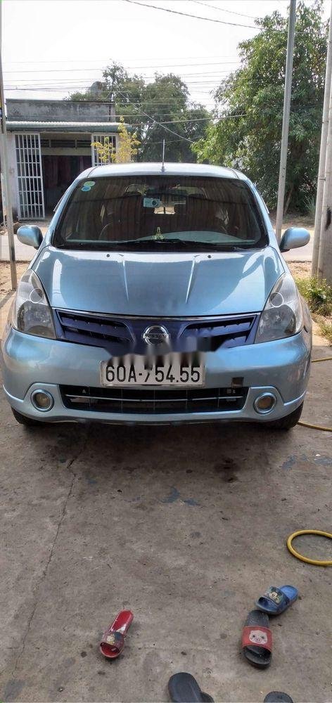 Nissan Grand livina 2011 - Cần bán Nissan Grand livina sản xuất năm 2011, màu bạc, nhập khẩu nguyên chiếc, 219 triệu