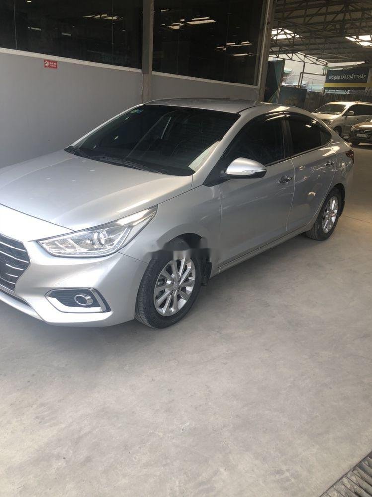 Hyundai Accent   1.4AT 2018 - Cần bán gấp Hyundai Accent 1.4AT năm sản xuất 2018, màu bạc số tự động giá cạnh tranh