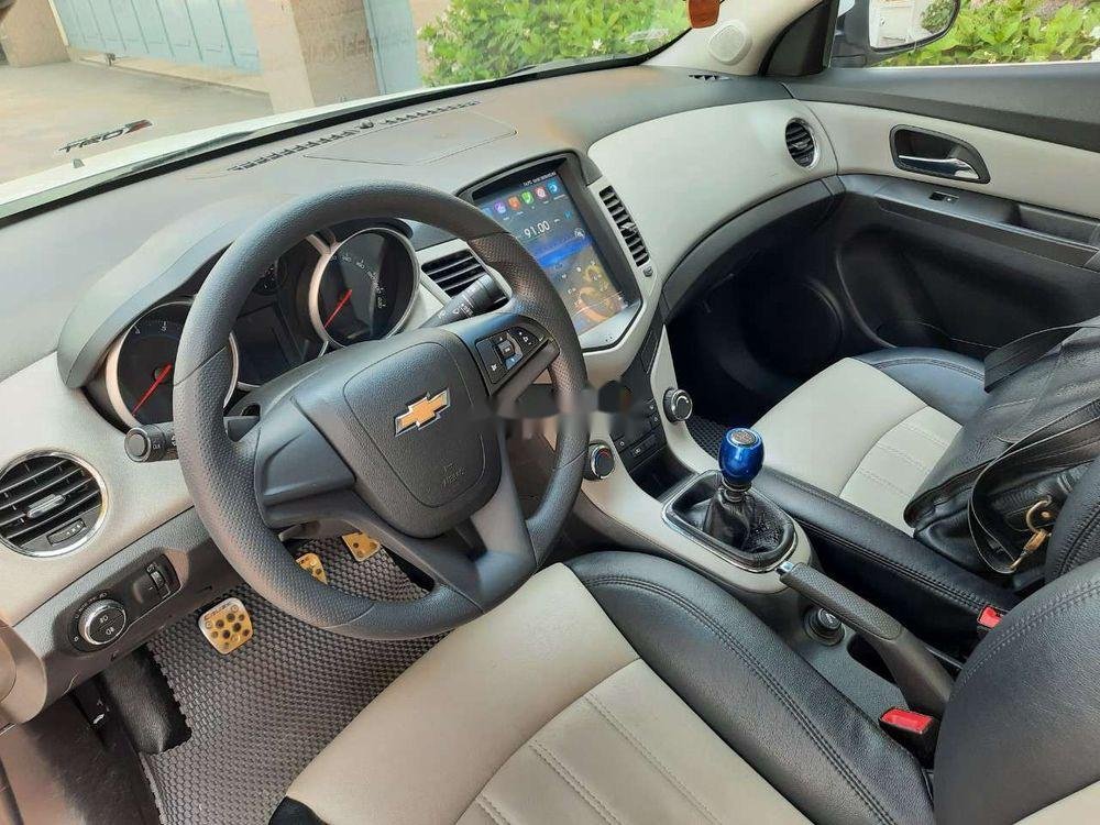 Chevrolet Cruze 2015 - Bán Chevrolet Cruze 2015, màu trắng, 345tr