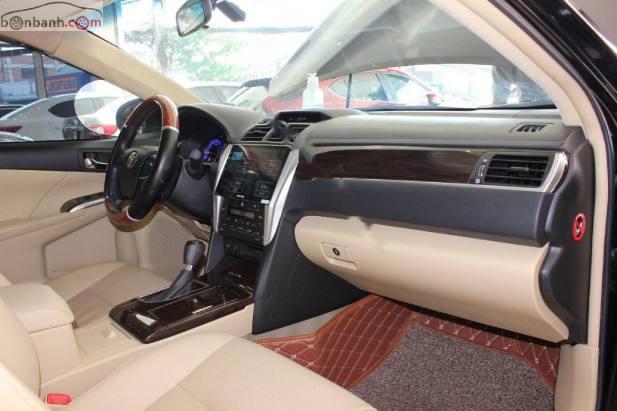 Toyota Camry   2018 - Cần bán gấp Toyota Camry 2.0E sản xuất năm 2018, màu đen, 880tr