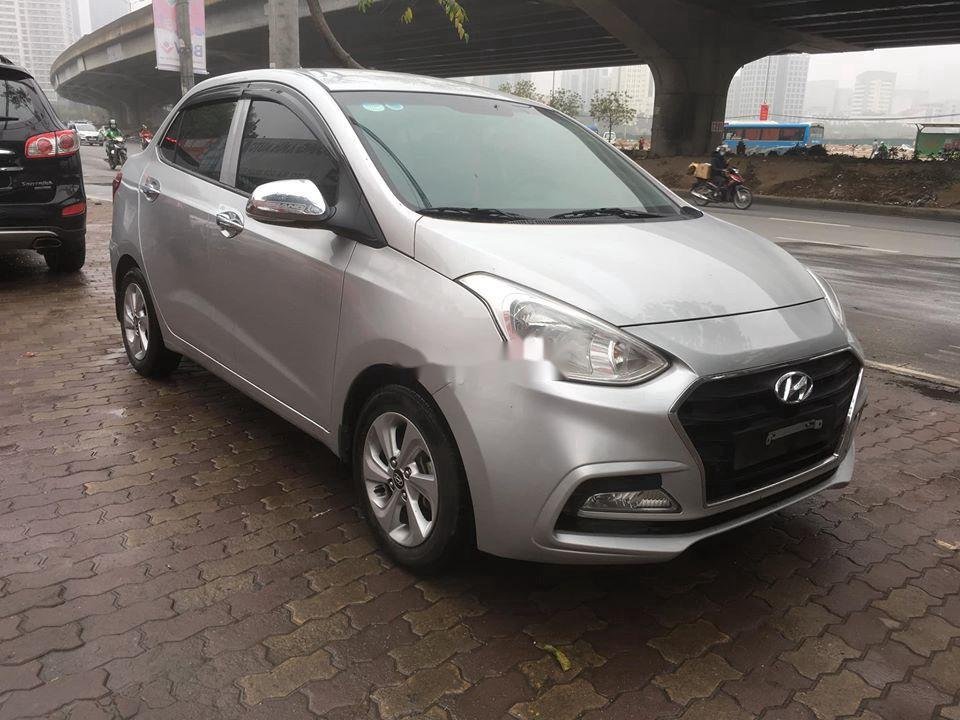 Hyundai Grand i10   2018 - Cần bán xe Hyundai Grand i10 sản xuất 2018, màu bạc, số sàn