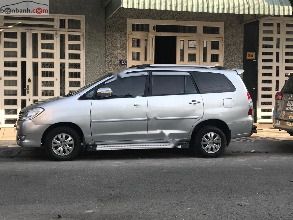 Toyota Innova MT 2008 - Cần bán gấp Toyota Innova MT sản xuất 2008, màu bạc