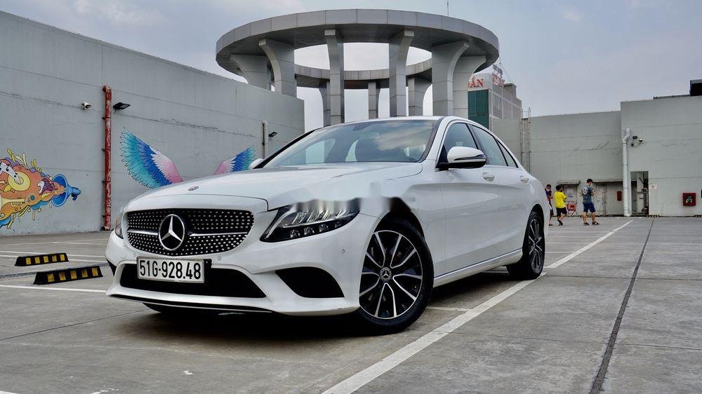 Mercedes-Benz C class  AT 2018 - Bán Mercedes AT đời 2018, màu trắng