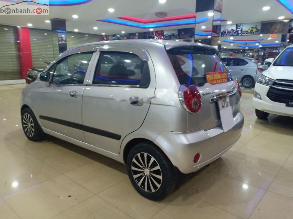 Chevrolet Spark 2010 - Cần bán gấp Chevrolet Spark 2010, màu bạc như mới, giá chỉ 120 triệu