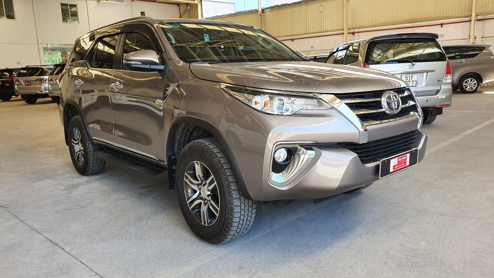 Toyota Fortuner 2019 - Bán xe Fortuner dầu tự động, màu trắng 2019