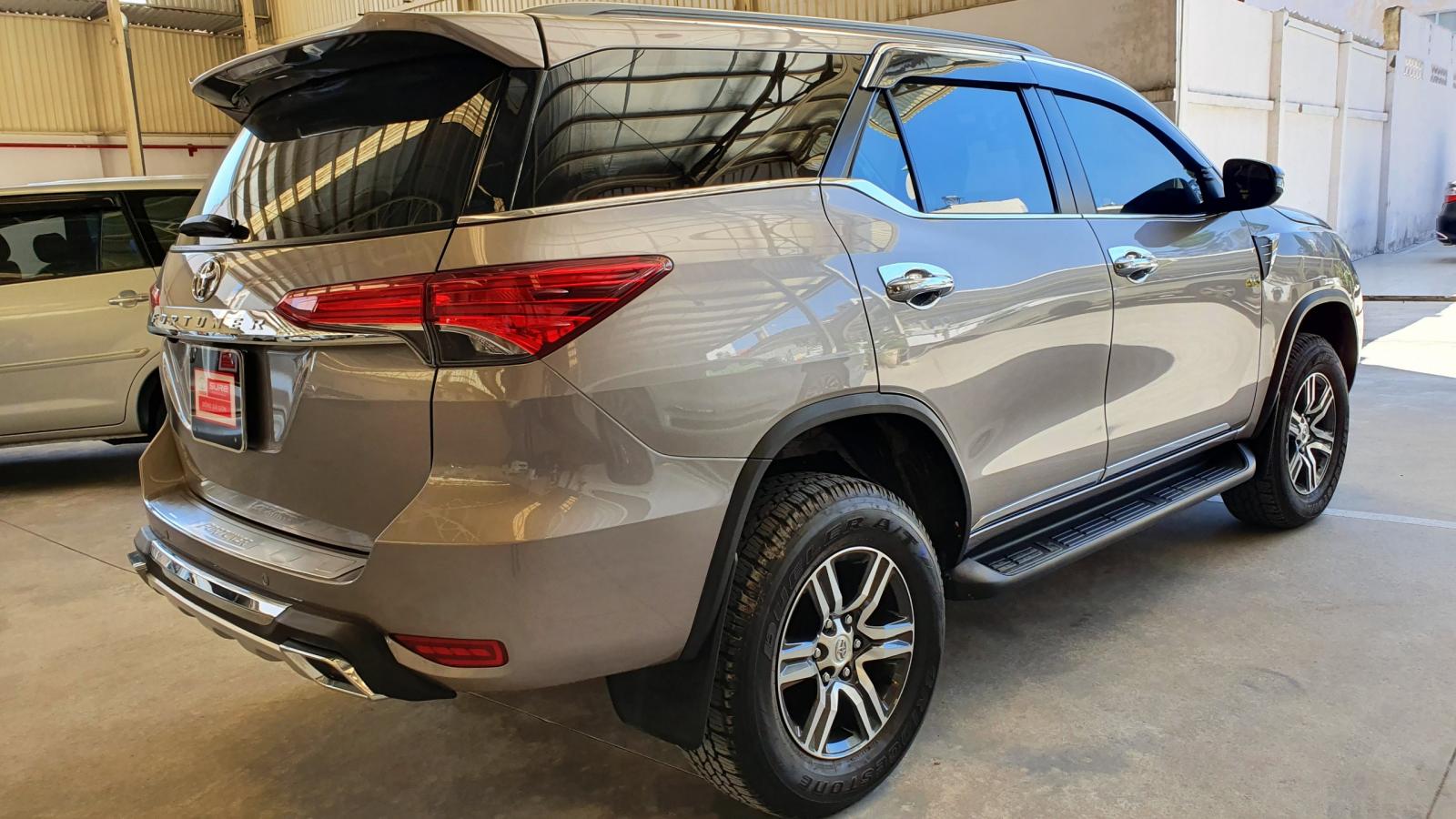 Toyota Fortuner 2019 - Bán xe Fortuner dầu tự động, màu trắng 2019