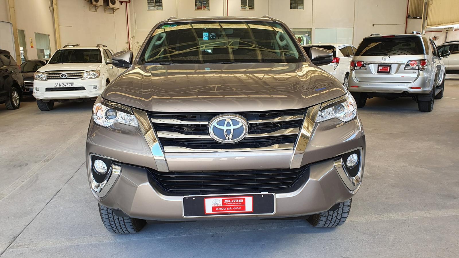 Toyota Fortuner 2019 - Bán xe Fortuner dầu tự động, màu trắng 2019