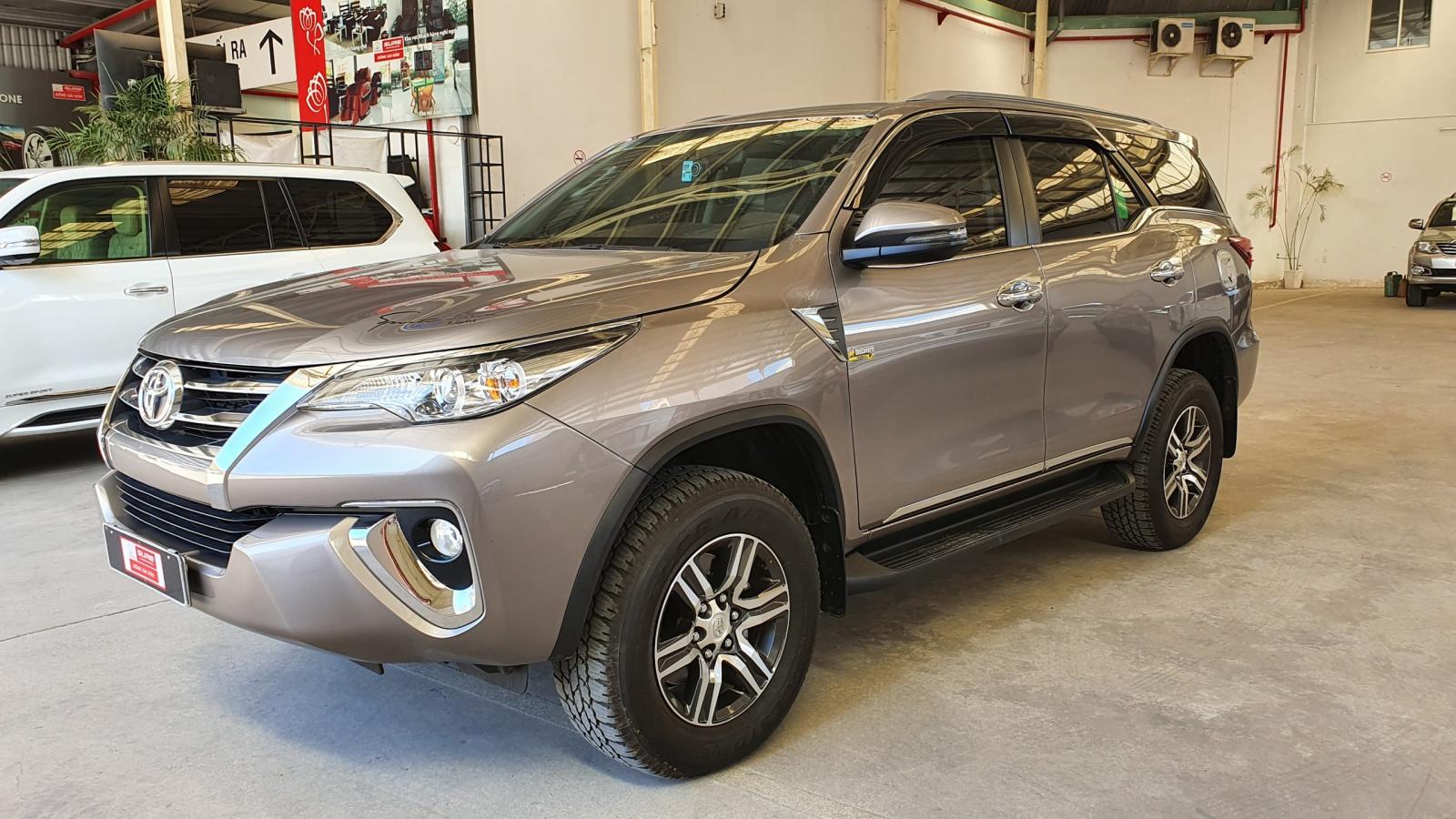 Toyota Fortuner 2019 - Bán xe Fortuner dầu tự động, màu trắng 2019