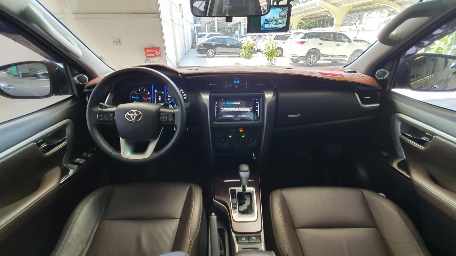 Toyota Fortuner 2019 - Bán xe Fortuner dầu tự động, màu trắng 2019