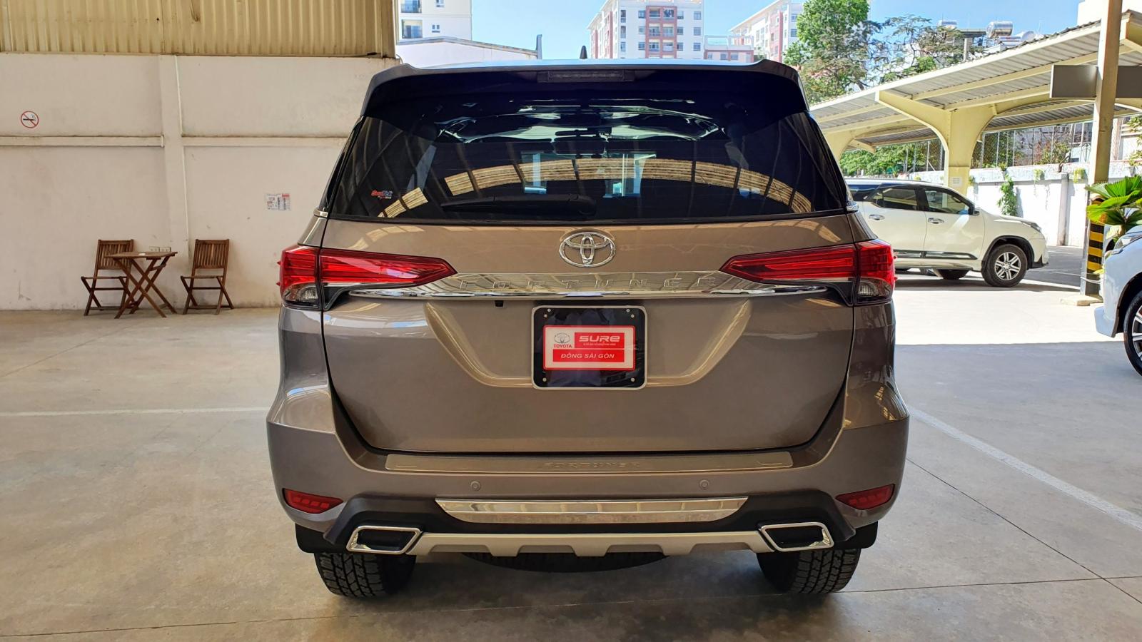 Toyota Fortuner 2019 - Bán xe Fortuner dầu tự động, màu trắng 2019