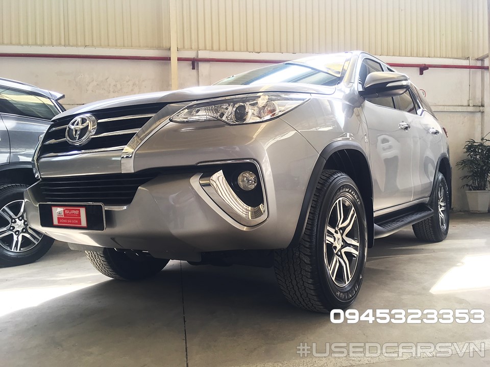 Toyota Fortuner V 4x2 2017 - Bán xe Toyota Fortuner V 4x2 đời 2017, màu bạc, nhập khẩu chính hãng