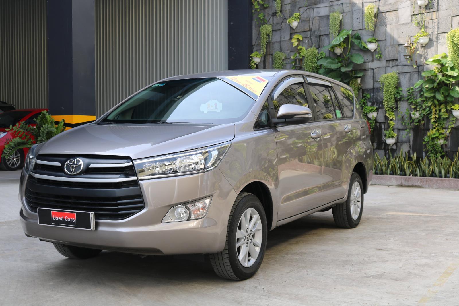 Toyota Innova E 2018 - Xe Toyota Innova E đời 2018, màu bạc, 710 triệu