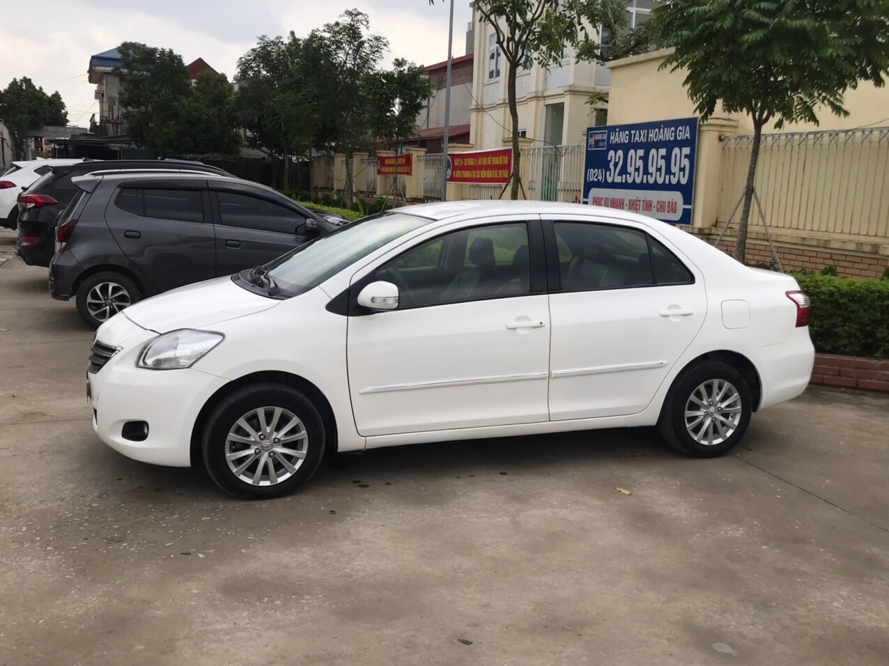 Toyota Vios 2011 - Bán ô tô Toyota Vios sản xuất 2011, màu trắng, 250 triệu