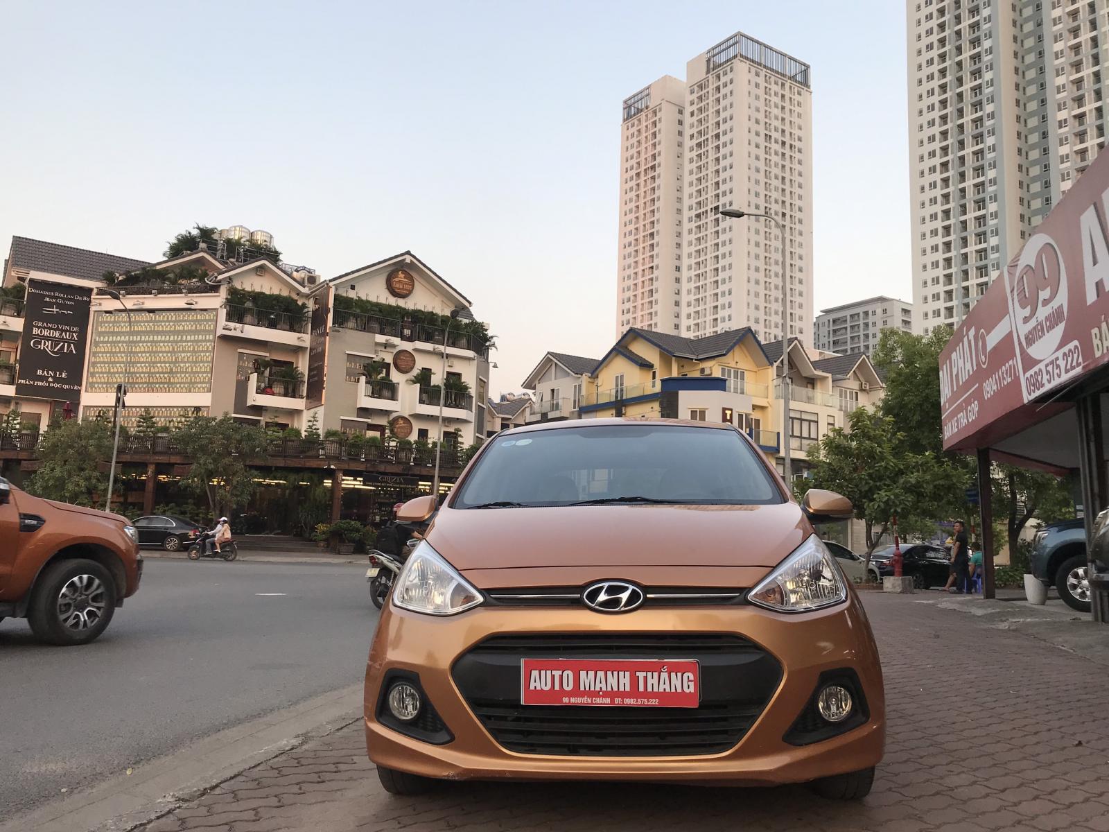 Hyundai Grand i10 AT 2015 - Cần bán lại xe Hyundai Grand i10 AT đời 2015, màu nâu, số tự động, 305tr