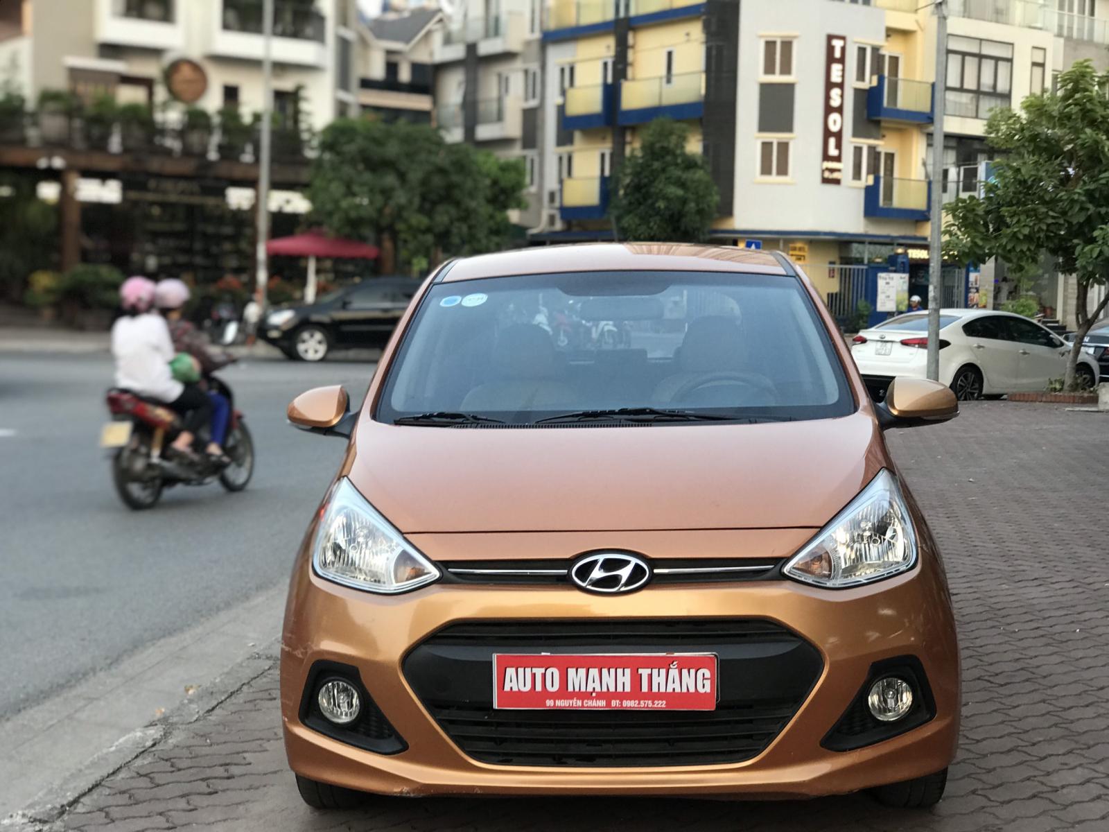 Hyundai Grand i10 AT 2015 - Cần bán lại xe Hyundai Grand i10 AT đời 2015, màu nâu, số tự động, 305tr