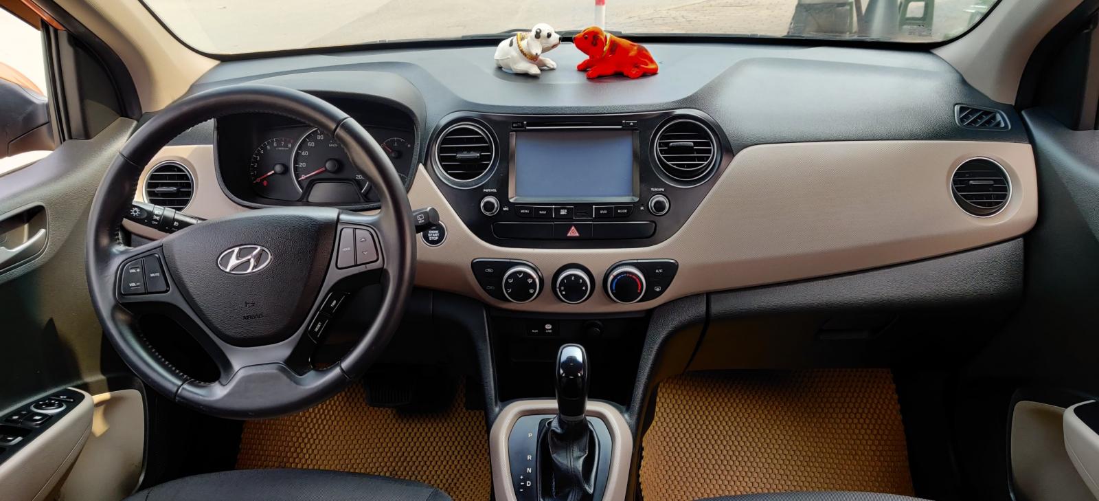 Hyundai Grand i10 AT 2015 - Cần bán lại xe Hyundai Grand i10 AT đời 2015, màu nâu, số tự động, 305tr