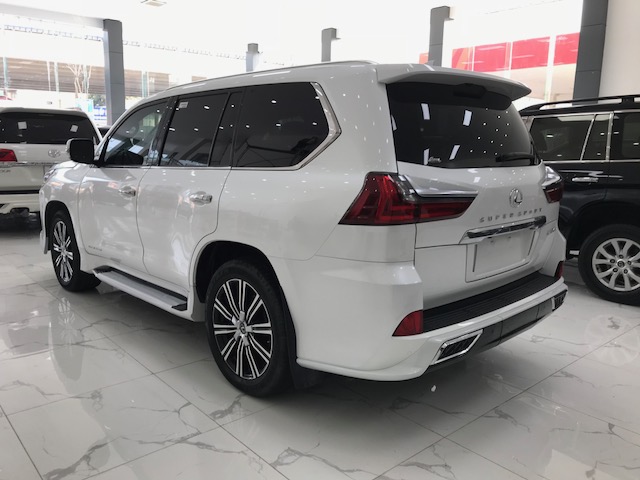 Lexus LX 570 2018 - Bán Lexus LX 570 Super Sport S bản xuất Mỹ tiêu chuẩn cao nhất, xe sản xuất 2018 đăng ký một chủ từ đầu mới lăn bánh hơn