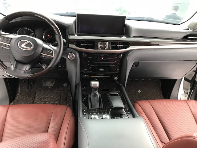 Lexus LX 570 2018 - Bán Lexus LX 570 Super Sport S bản xuất Mỹ tiêu chuẩn cao nhất, xe sản xuất 2018 đăng ký một chủ từ đầu mới lăn bánh hơn
