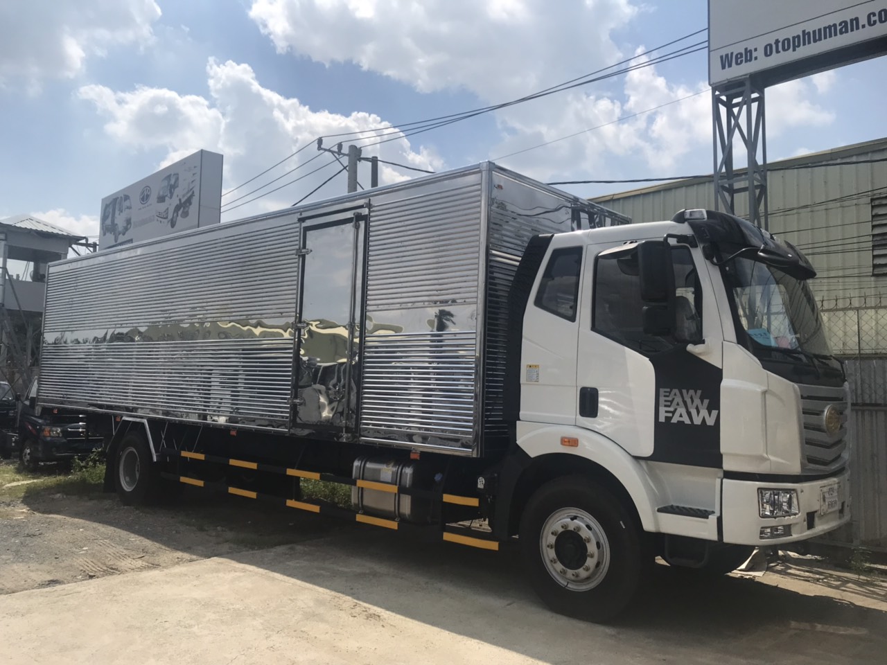 Howo La Dalat 2019 - Xe tải FAW nhập khẩu thùng siêu dài