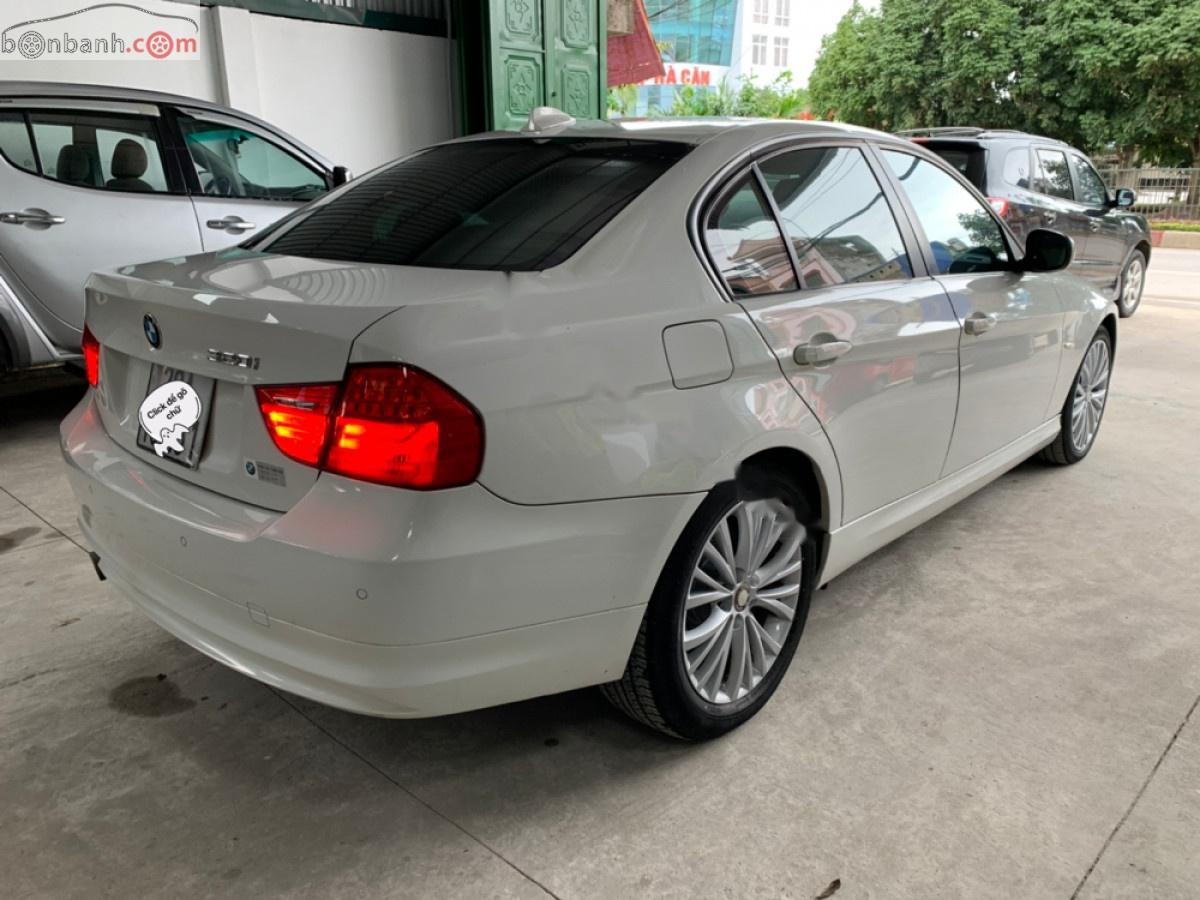 BMW 3 Series 320i 2010 - Bán ô tô BMW 3 Series 320i năm 2010, màu trắng, xe nhập số tự động, giá 500tr