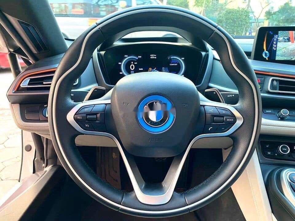 BMW i8 2015 - Cần bán lại xe BMW i8 2015, màu trắng, nhập khẩu