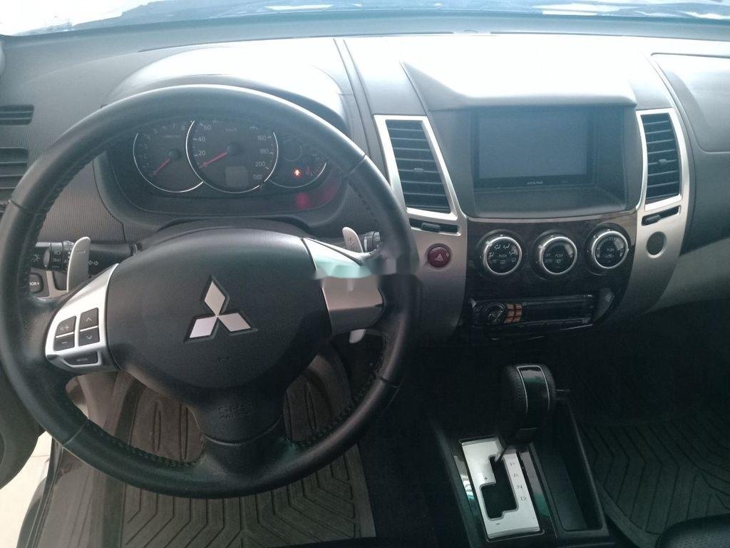 Mitsubishi Pajero  3.0AT   2013 - Cần bán lại xe Mitsubishi Pajero 3.0AT đời 2014, màu xám
