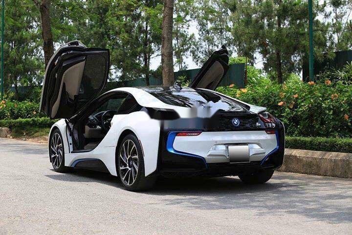 BMW i8 2015 - Cần bán lại xe BMW i8 2015, màu trắng, nhập khẩu