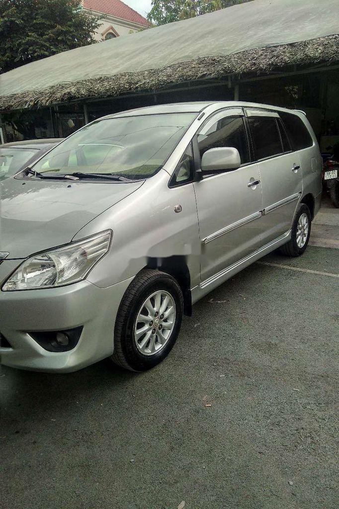 Toyota Innova 2013 - Cần bán lại xe Toyota Innova năm 2013, giá chỉ 405 triệu